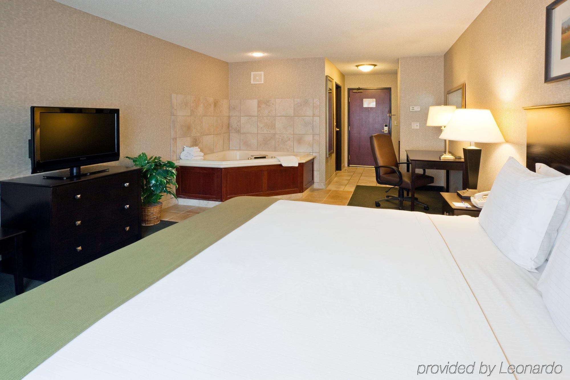Holiday Inn Express Hotel & Suites Minneapolis-Downtown Convention Center By Ihg Extérieur photo
