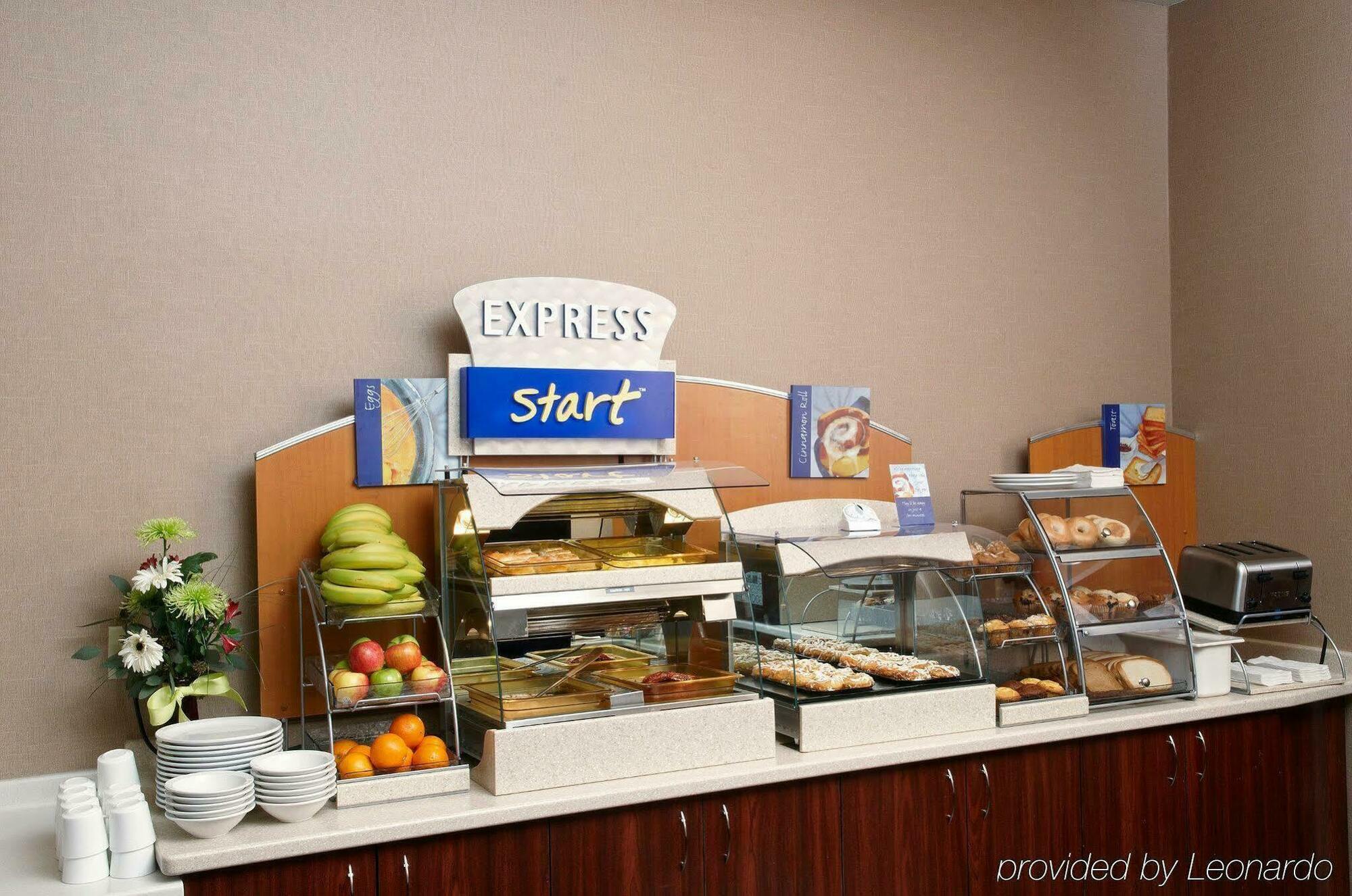 Holiday Inn Express Hotel & Suites Minneapolis-Downtown Convention Center By Ihg Extérieur photo